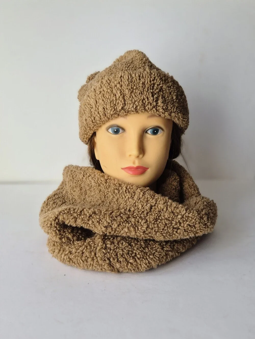 Vince Wool Cashmere Teddy Boucle Beanie Scarf Set Mocha Camel Cozy Quiet Luxury